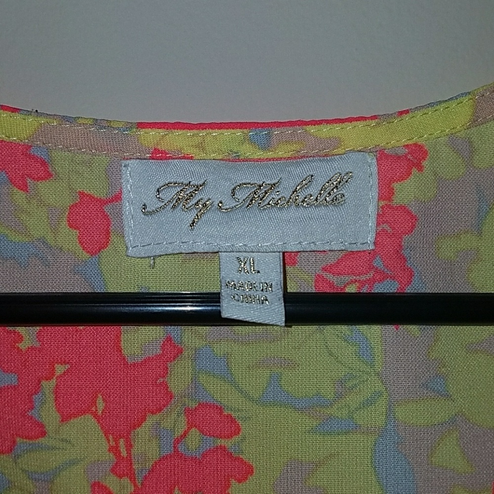 Blouse - Picture 2 of 3
